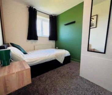 Croftside Close (Room 4), Leeds, Seacroft - Photo 4
