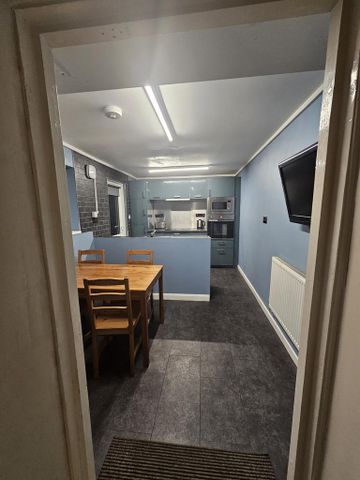 4 bedroom terraced house to rent - Photo 4