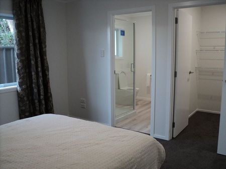 Modern 3BR Home in Saint Leonards! - Photo 2