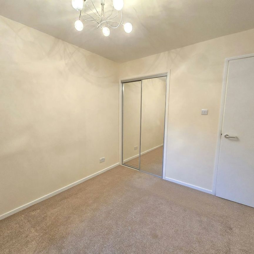 Flat to rent on - Photo 1