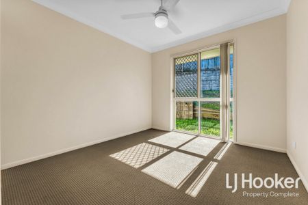 Family Living in One of Kuraby's Most Convenient Pockets - Photo 2