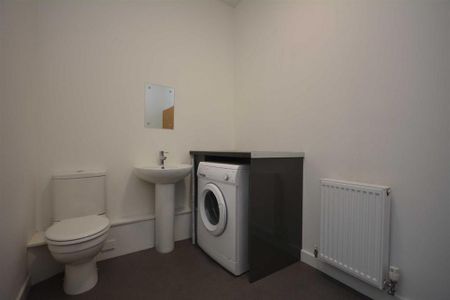 1 bedroom in a house share to rent - Photo 3