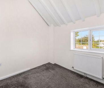 2 bedroom semi-detached house to rent - Photo 6