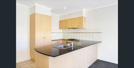 3 Longleaf Grove, Mitcham - Photo 3