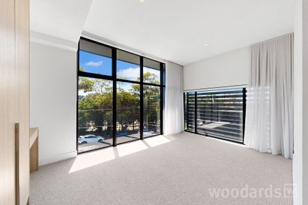 Unrivalled Luxury and Contemporary Elegance with this 3-bedroom Architecturally Designed Townhouse - Photo 4