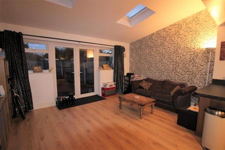 3 bedroom terraced house to rent - Photo 3