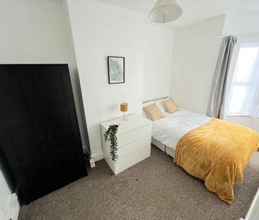 Spacious double rooms in 6 bed house - Photo 2