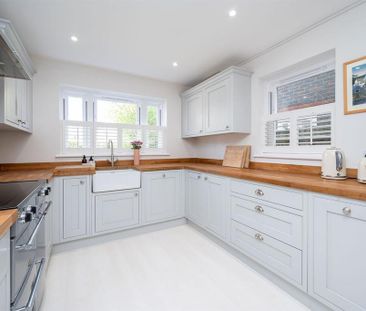 4 bedroom detached house to rent - Photo 3