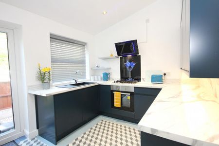 1 bedroom in a house share to rent - Photo 2