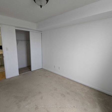 Very spacious modern feel parking included! - Photo 1