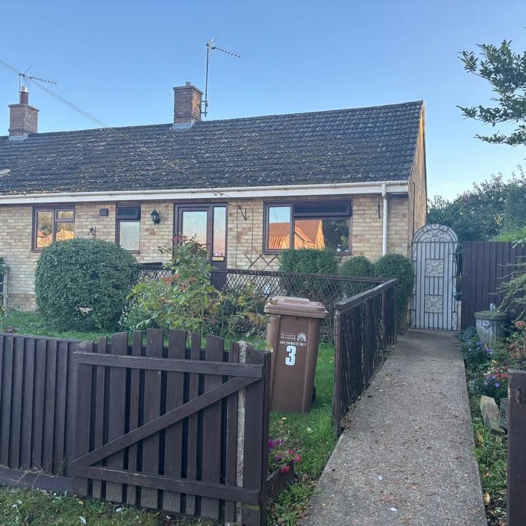 2 bedroom semi-detached bungalow to rent - Photo 1