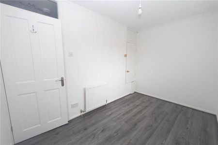 2 bedroom semi-detached house to rent - Photo 3