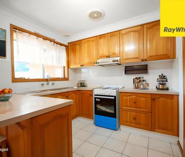 SPACIOUS FAMILY HOME IN A CONVENIENT LOCALE - Photo 6