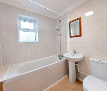 3 bedroom semi-detached house to rent - Photo 6