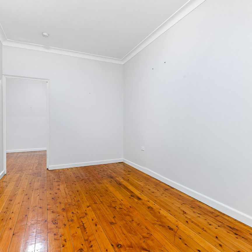 Cozy One Bedroom Unit in Convenient Location - Photo 1