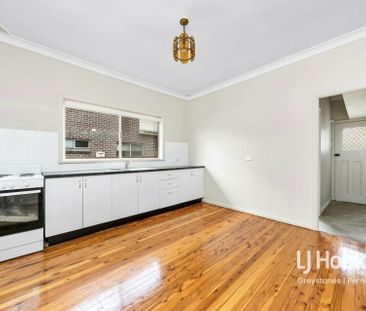 TWO BEDROOM HALF HOUSE - Photo 4