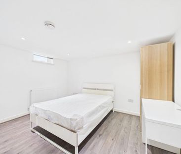 4 bedroom flat to rent - Photo 6