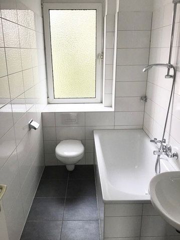 Neues Zuhause für Sie! Renovierte 3-Zimmer-Wohnung in zentraler Lage - Photo 3