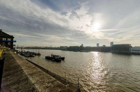 St Katharines Way, Wapping, E1W - Photo 4