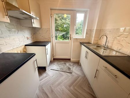 2 bedroom ground floor flat to rent - Photo 4