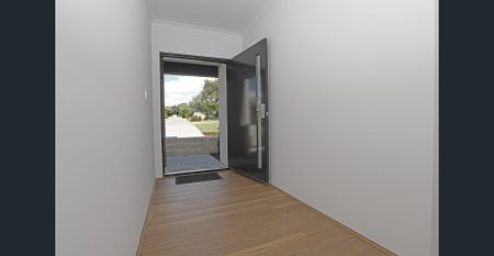 BRAND NEW IDEALLY LOCATED STUNNING VILLA - Photo 4