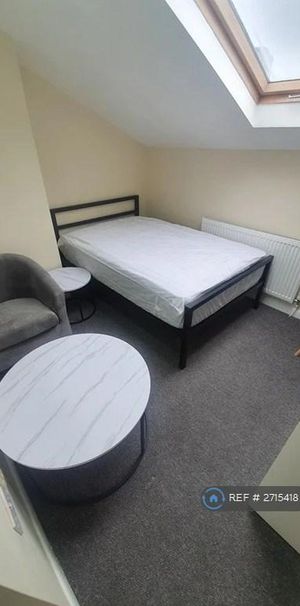 1 bedroom in a house share to rent - Photo 1