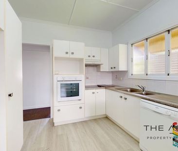 High-set family home in central location - Photo 3