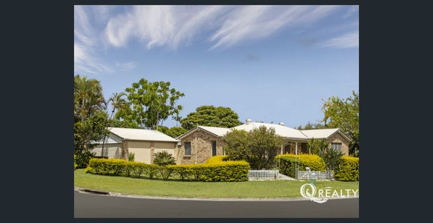 Lovely Family Home In A Prime Location - Photo 1