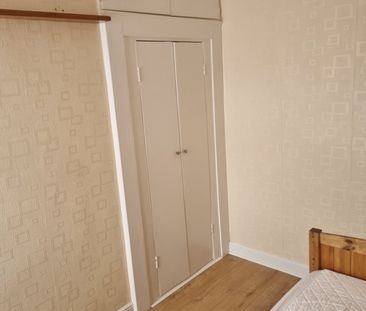 Room in a Shared House, Essex Road, IG11 - Photo 1