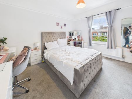 Whitton Road, Top Floor Flat, Twickenham, Middlesex, TW1 - Photo 4