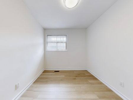 For Lease - 25 Mid Pines Road, Toronto, Ontario - Photo 4