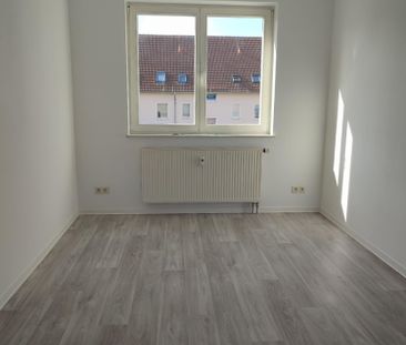 Schöne helle 3 Raumwohnung mit Balkon! - Foto 2