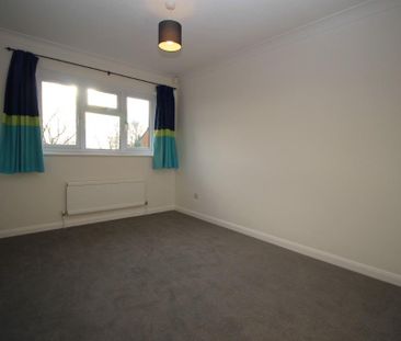 2 bedroom end of terrace house to rent - Photo 3
