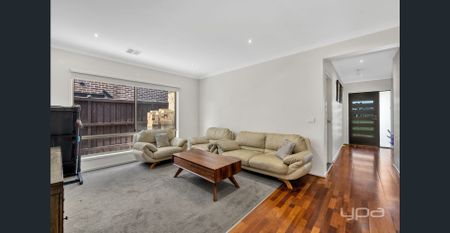 Park-Facing Family Home in Prestigious Alamanda School Zone !! - Photo 5