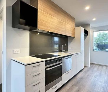 Pristine on Percy - Photo 2