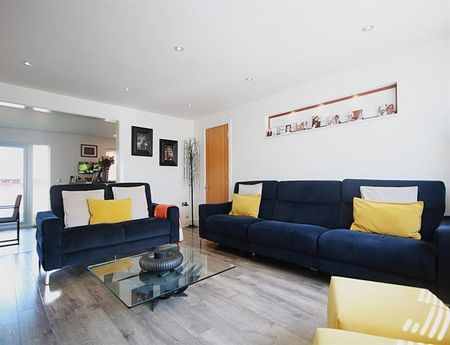 5 Bedroom Detached To Let - Photo 3