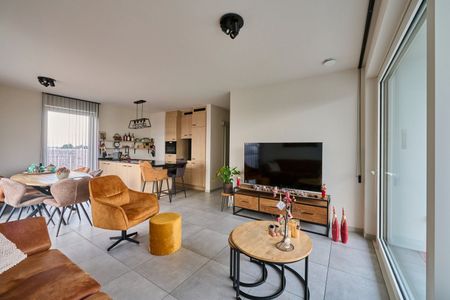 Uitstekend gelegen bijzonder fraai afgewerkt nieuwbouwappartement voorzien van alle comfort - Photo 3