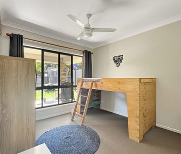 Spacious Family Living in the Heart of Parklakes Estate - Photo 4