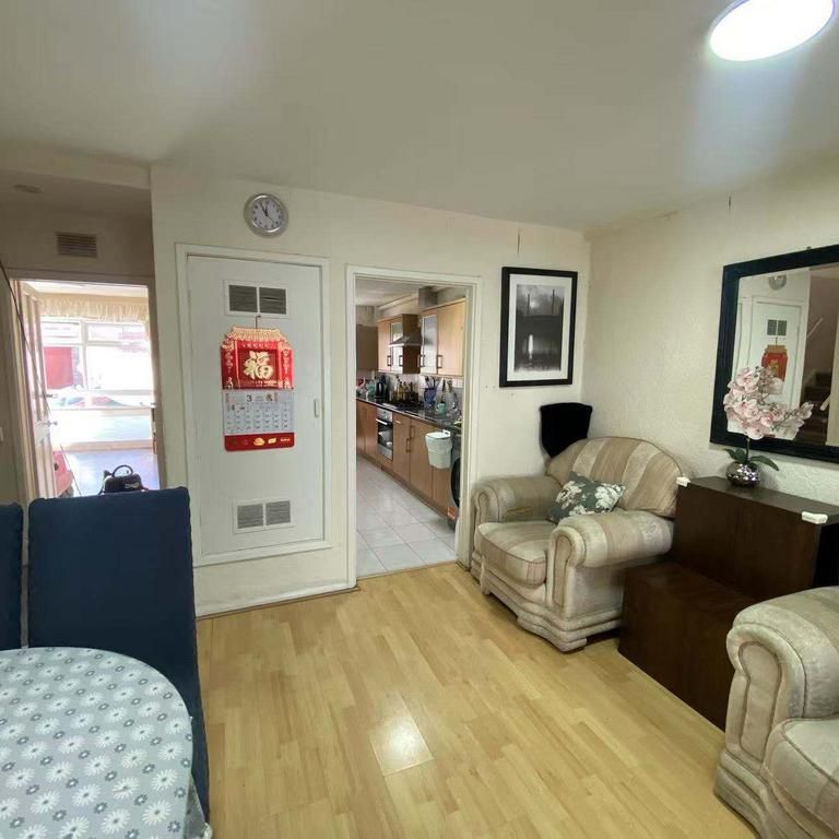 4 bedroom terraced house to rent - Photo 1