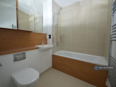 1 bedroom in a flat share to rent - Photo 4