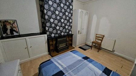 4 bedroom house of multiple occupation to rent - Photo 3