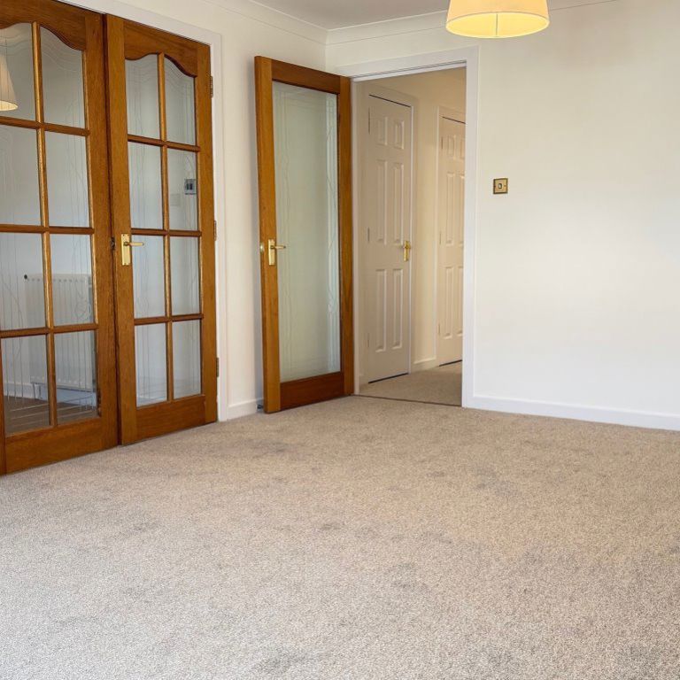 2 Bed Flat - Photo 1