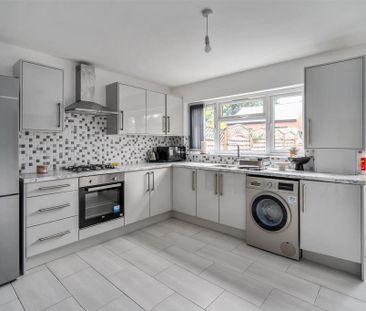 3 bedroom semi-detached house to rent - Photo 6