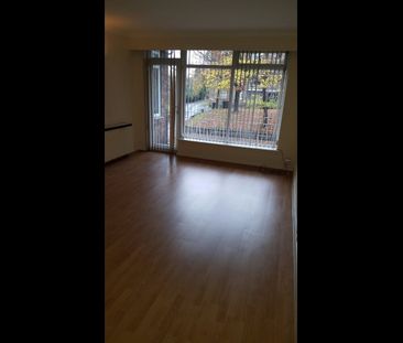 2 Bed Flat, Brooklands Court, M8 - Photo 1