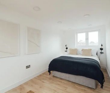 1 Bed Flat, A, IG1 - Photo 1