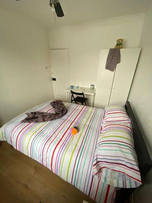 Room in a Shared House, Morris House, E2 - Photo 1