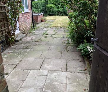 Houseshare on quiet street near Farnborough Mainline Station - Photo 5