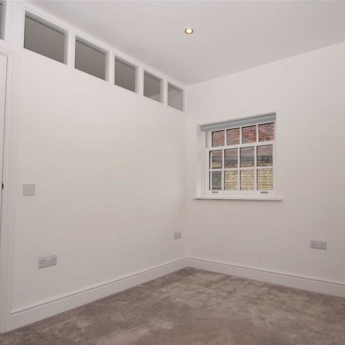 1 bed First Floor Flat for rent - Photo 1