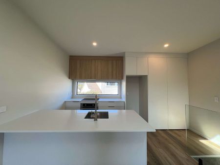 2 Bedrooms Waterloo - Photo 2