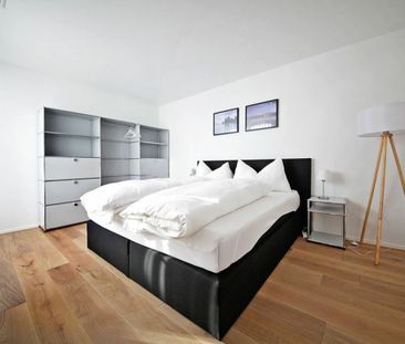 Grosszügige 2.5 Attikawohnung möbliert - Photo 2